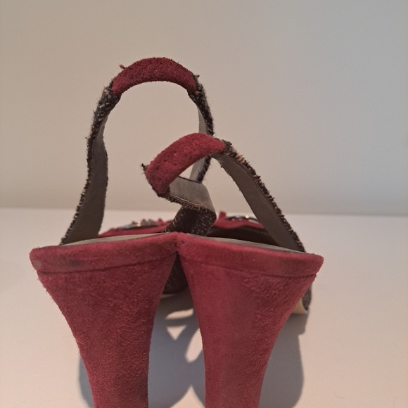 ANNE Klein sandals. - Picture 3 of 7